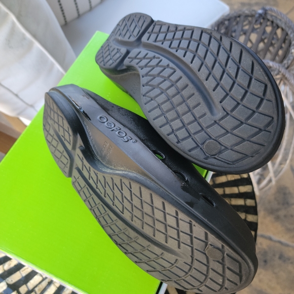 Nurse clogs oofos black USA size 8w - Picture 4 of 5